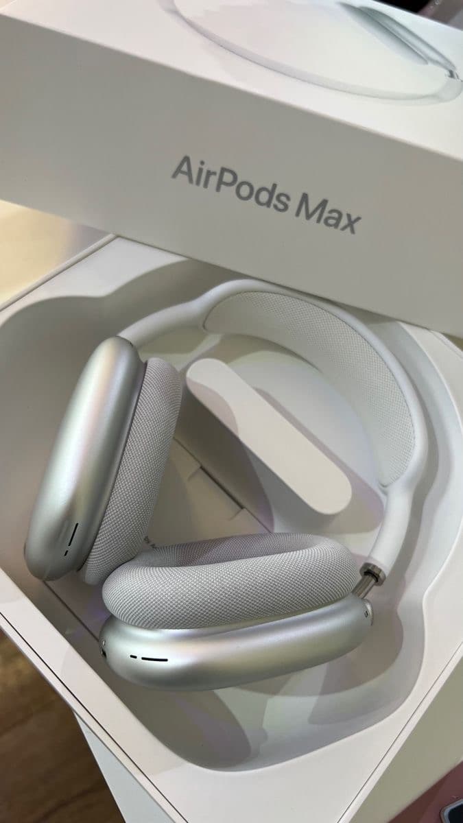 AirPods Max — view 3